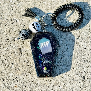 Halloween Beaded keychain, Halloween keychain, witch sisters keychain, resin shaker keychain, beaded keychain, Halloween, boo basket gift