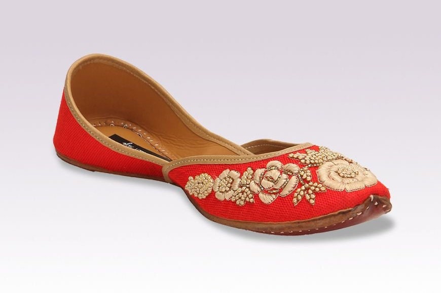 bridal red jutti
