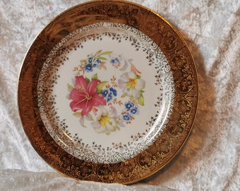 Vintage Edgewood 22 Karat Gold Floral Bouquet Plate 1950s Porcelain Fine Dinnerware