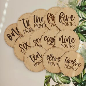 Panneau d'étapes mensuelles, cartes d'étapes pour bébé, numéros d'étapes en bois pour nouveau-né