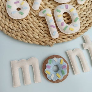 Traguardo mensile del bambino, biglietti di auguri, numeri di traguardo della ciambella, scatola regalo per baby shower