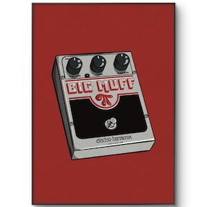Peut inclure: Une pédale de guitare Big Muff Pi argentée et noire avec trois boutons étiquetés "Volume", "Tone" et "Sustain". La pédale a un logo rouge et noir avec le texte "BIG MUFF" et le symbole "π". Le texte "electro-harmonix" est imprimé sur le bas de la pédale.