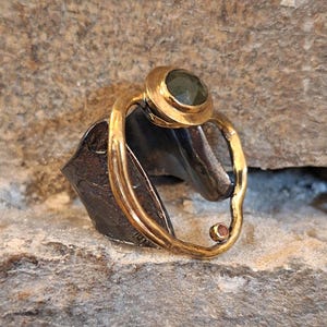 Handmade moldavite ring / Bold natural czech moldavite ring / Statement  faceting green tektite ring / Raw silver with gold jewelry /