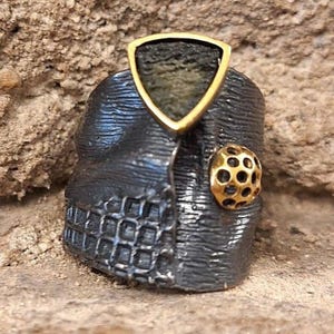Handmade moldavite silver ring / Raw Triangle Moldavite Ring for Women / Natural Tektite in Oxidized Silver / Bold Cosmic Crystal Jewelry /