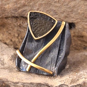 Handmade moldavite ring / Raw Moldavite Ring / Sterling Silver / Meteorite Impact / Tektite Jewelry / Artisan moldavite ring /