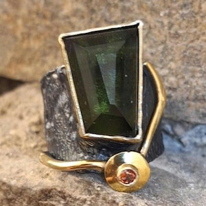 Handmade moldavite ring / Asymmetrical moldavite stone / Artisan meteorite stone / Statement ring / Meteorite jewelry / Sterling silver /