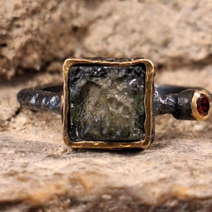 Handmade moldavite ring / Raw Moldavite Ring / Square Moldavite Crystal / Sterling Silver / Meteorite Impact / Tektite Jewelry /