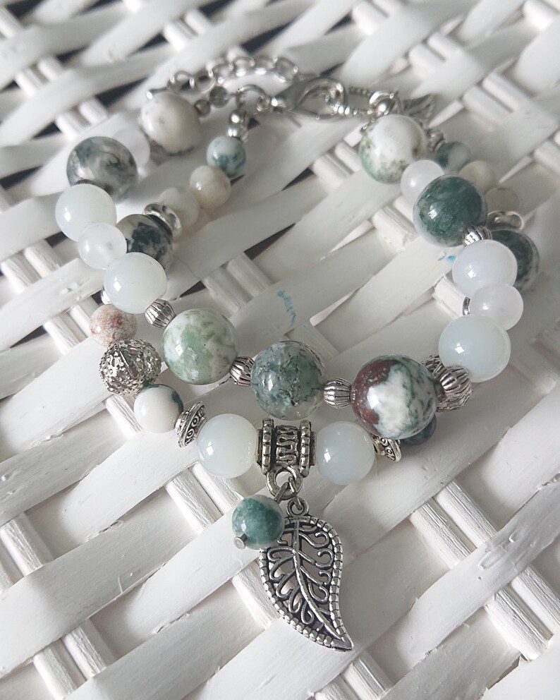Bracelet in Tree Agate white agate white glass beads with the Tree of Life and antique silver details