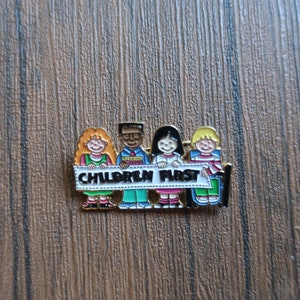 Vintage Children First Brooch Pin Unity Lapel Hat Bag Gear Gold Tone Enamel