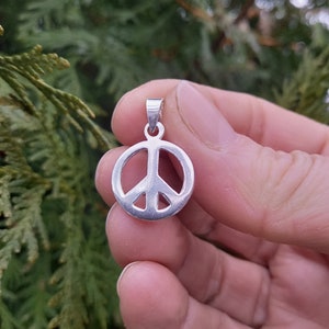 Friedenszeichen Anhänger, 925 Sterling Silber, Boho und Hippie Stil, Silber Peace Symbol, Inspiriert Peace Zeichen Anhänger, Einzigartige Peace Anhänger