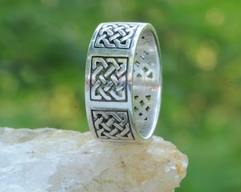 Sterling Silver Celtic Knot Ring: Unisex Irish Wedding Band