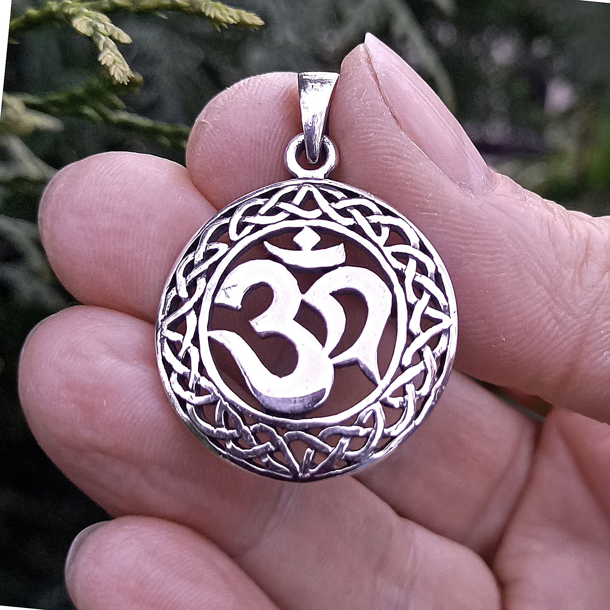 OM マントラ ペンダント 925 スターリング シルバー チベット OM マントラ ペンダント 925 スターリング シルバー チベット