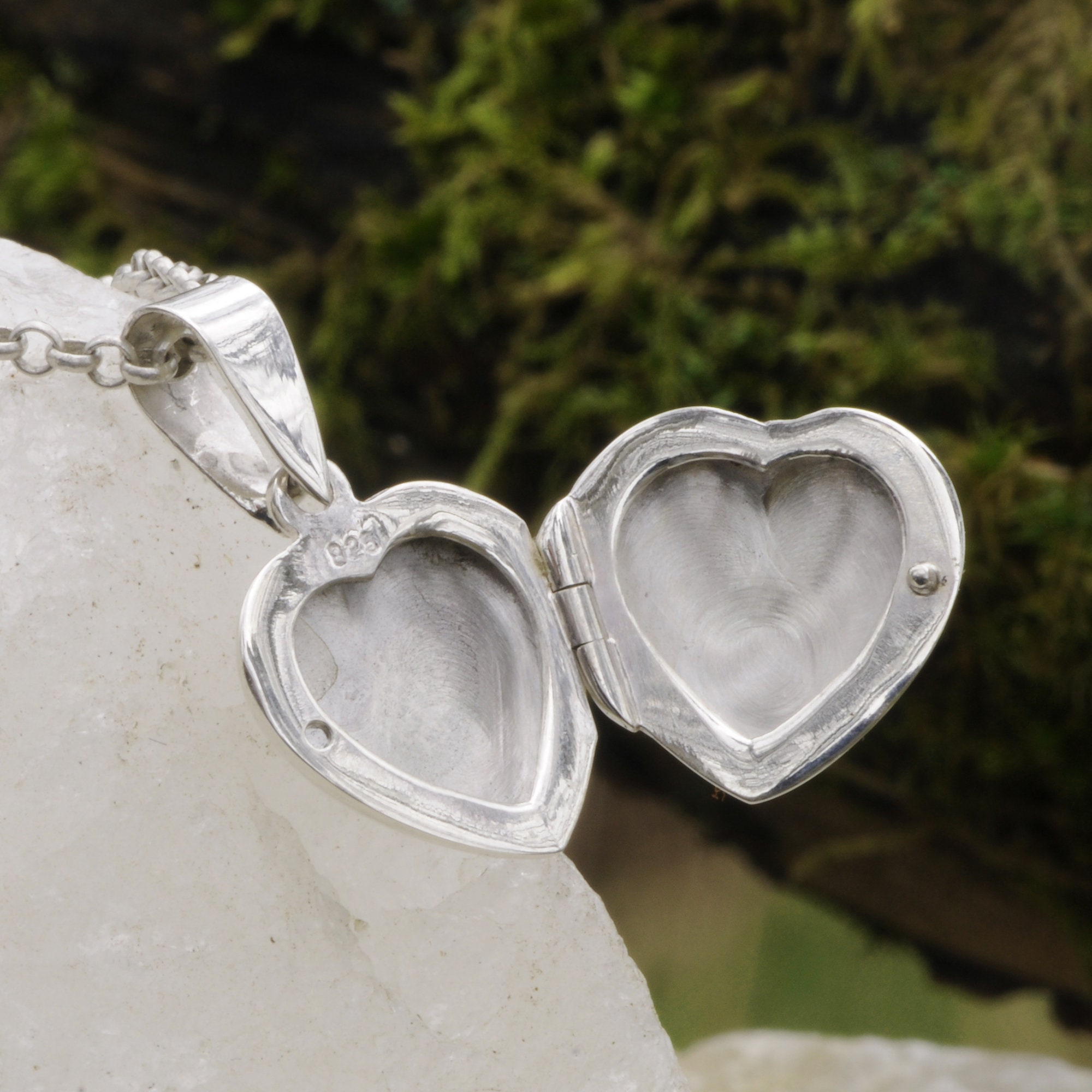 スターリングシルバーのハートロケットペンダント：高光沢写真の記念品