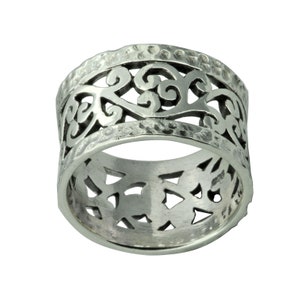 Anello a fascia fatto a mano martellato in filigrana floreale di Bali 5,6 - 6,5 g Beldiamo in argento sterling 925