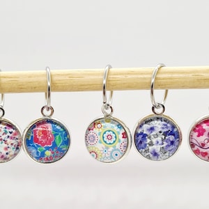 Flower Cabochon Stitch Markers. Perfect knitting gift or crochet present.  Unique progress keepers set, knitting notions. Mother's Day idea.