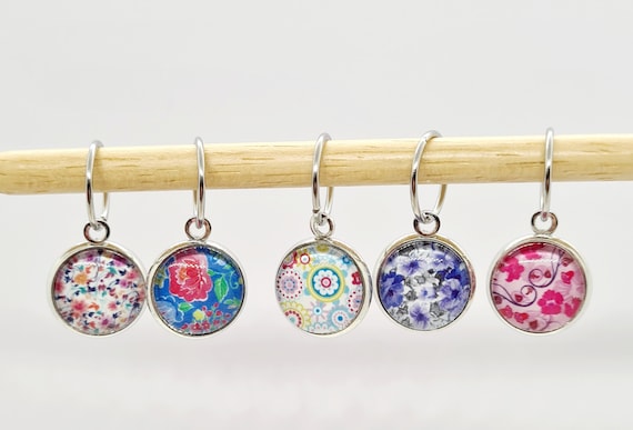 Flower Cabochon Stitch Markers. Perfect knitting gift or crochet present.  Unique progress keepers set, knitting notions. Mother's Day idea.