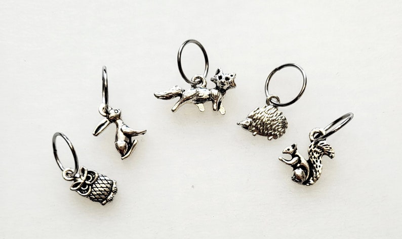 Woodland animals stitch markers. Perfect knitting gift or crochet present. Unique progress keepers set, knitting notions. Set of 5