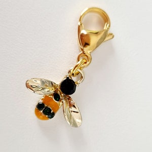 Bee & Flowers Stitch Markers. Perfect knitting gift or crochet present. Unique progress keepers set, knitting notions. Mother's Day idea. Single bee