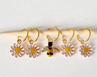 Bee & Flowers Stitch Markers. Perfect knitting gift or crochet present.  Unique progress keepers set, knitting notions. Mother's Day idea.