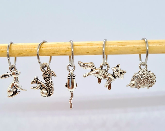 Wildlife Stitch Markers. Perfect knitting gift or crochet present.  Unique progress keepers set, knitting notions. Idea for mum.