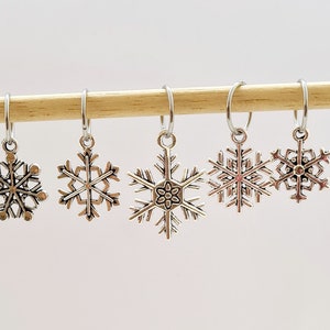 Snowflakes Stitch Markers. Perfect knitting gift or crochet present.  Unique progress keepers set, knitting notions. Mother's Day idea.