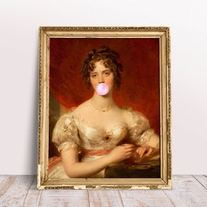 Lady Mary Anne che soffia gomma da masticare rosa, divertente ritratto vintage, stampa d'arte alterata, download digitale stampabile, arte di gomma da masticare rococò