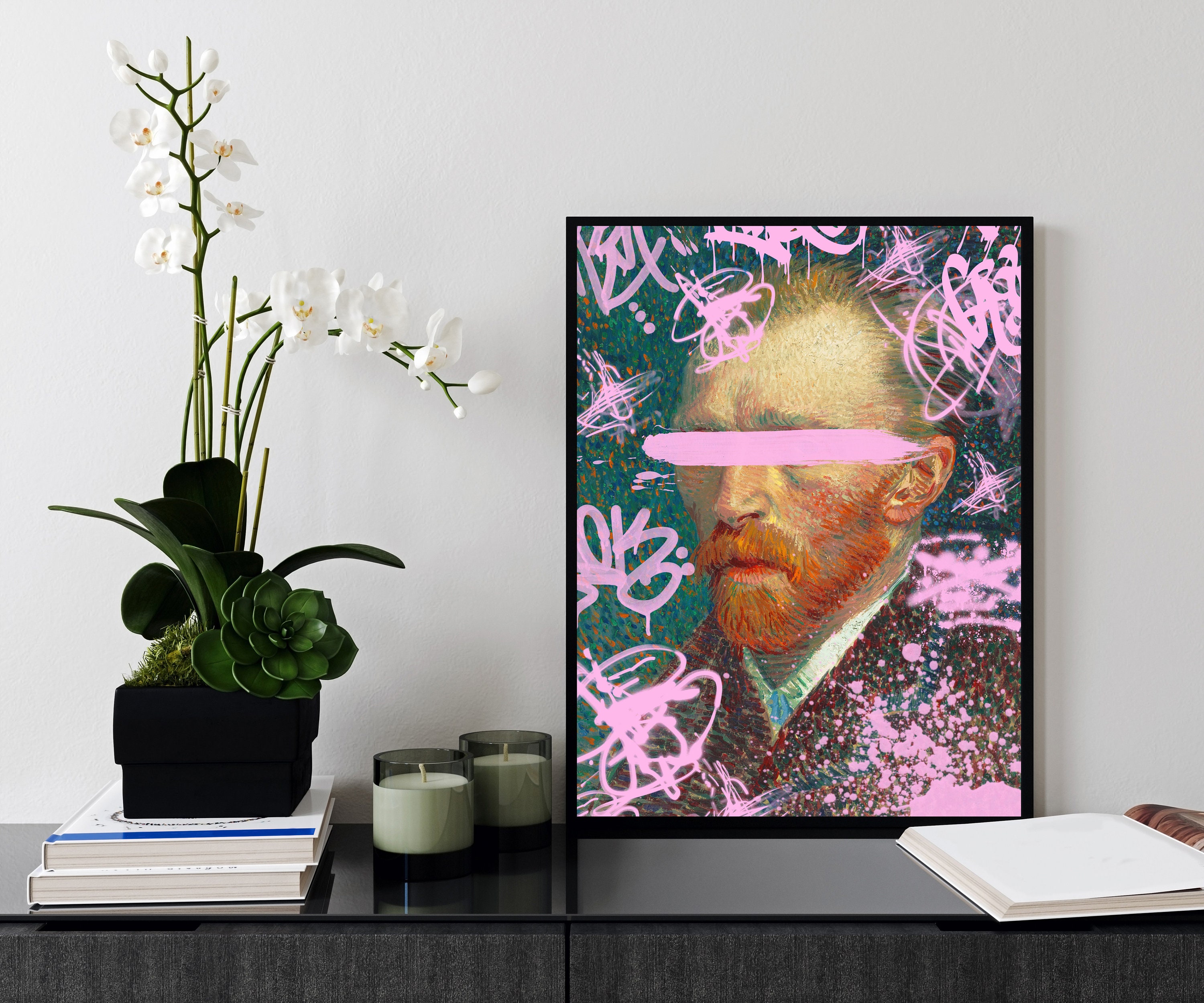 パステルピンクのグラフィティプリントが施された面白い改変アート