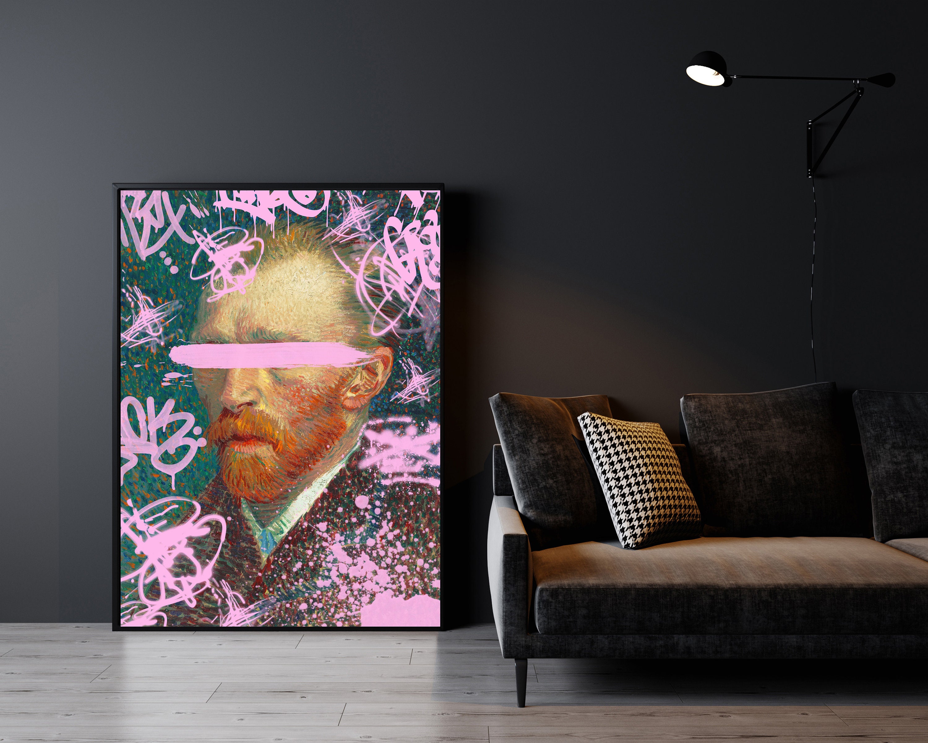 パステルピンクのグラフィティプリントが施された面白い改変アート