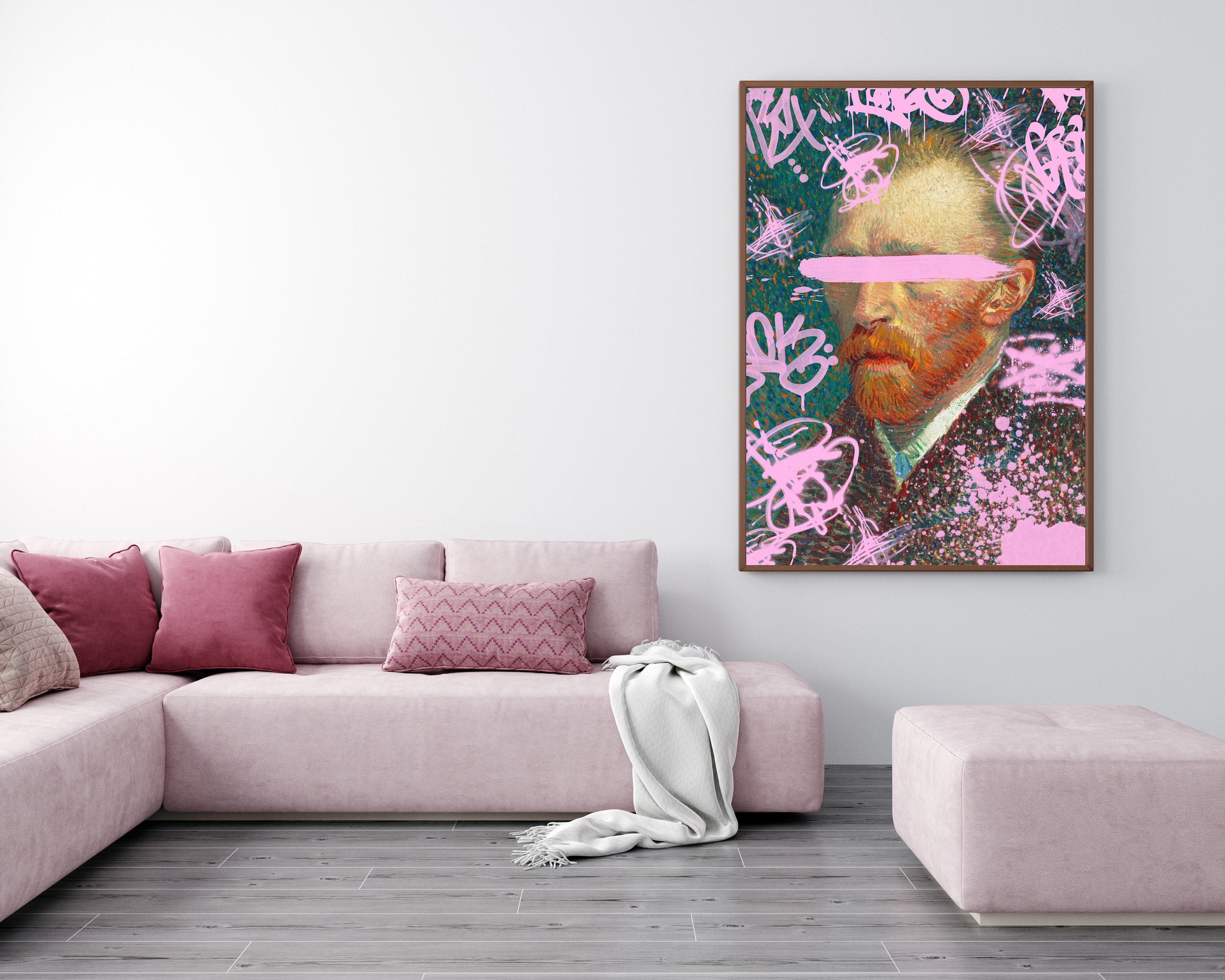 パステルピンクのグラフィティプリントが施された面白い改変アート