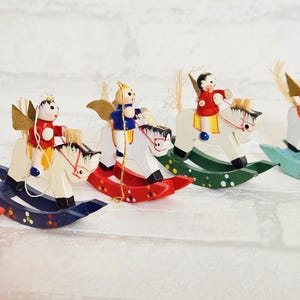 8 alte Holzfiguren Tannenbaum Weihnachten Vintage Engel Schaukelpferd bunte Figuren aus Holz nostalgischer Baumschmuck Pferde Landhaus