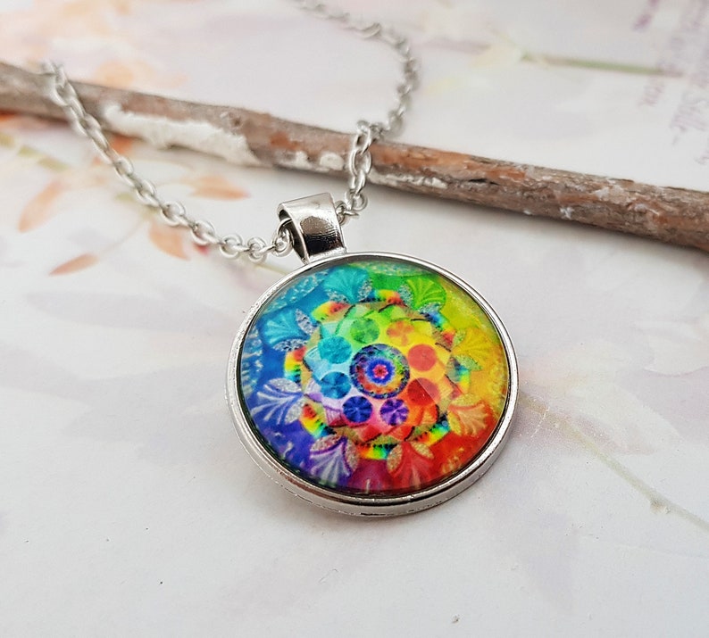 Kette Mandala Cabochon Glasanhänger bunt Chakren Halskette Bild 1