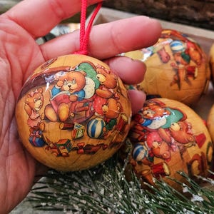 6 alte Weihnachtskugeln Pappmache mit rotem Band nostalgische Baumkugeln Vintage bunt/rot Landhaus 80er Jahre Weihnachtsdekoration Teddy