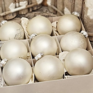 9 alte Kugeln Glas Vintage creme matt Baumkugeln Weihnachten Baumschmuck mit Haken