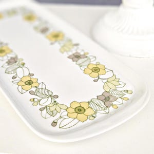 Kuchenplatte Arzberg Vintage Porzellan Servierplatte rechteckig eckig altes Kaffeegeschirr Blumen Blätter weiß oliv gelb große Platte