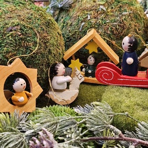 4 alte Holzfiguren Schaukelpferd Engel Schlitten Stern Haus Baumschmuck 80er bunt Dekoration Weihnachten Vintage Christbaumschmuck Baum Set1