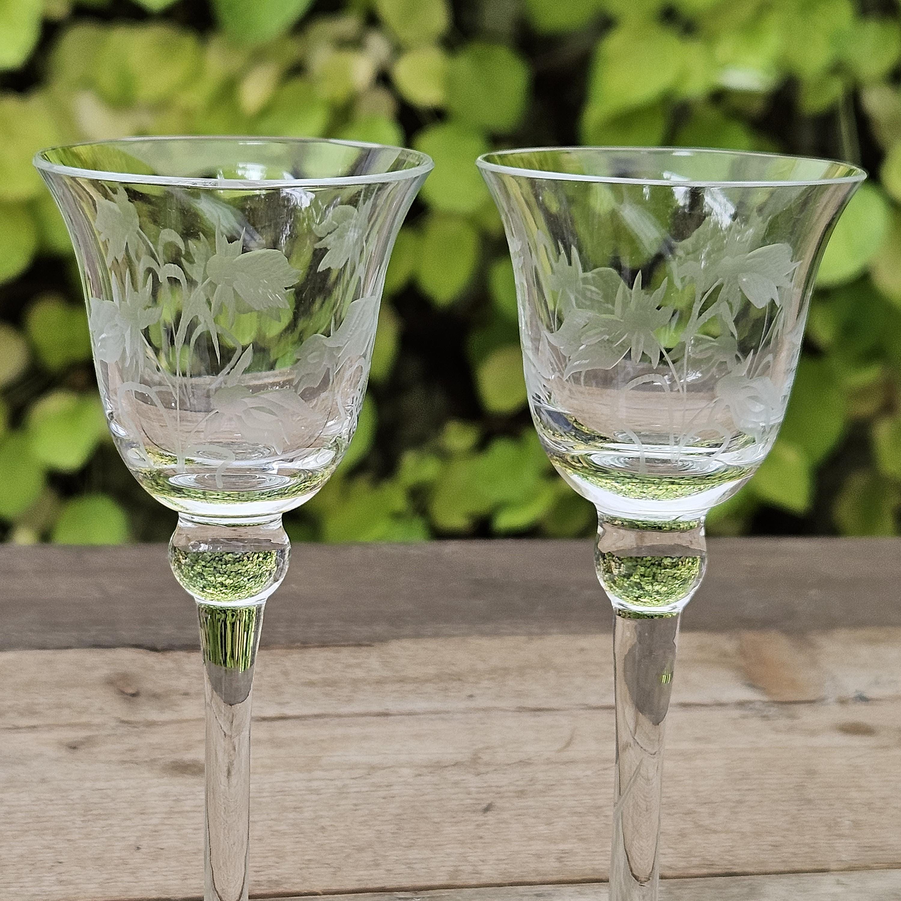 Gläser aus geschliffenem glas