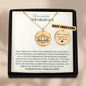 Collar de graduación personalizado con tarjeta de mensaje. Regalos de graduación de 2025 para hija, estudiantes de secundaria y universitarios.