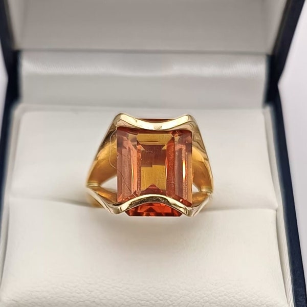 Bague minimaliste en or avec saphir orange