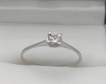 Vintage 18K gold diamond solitaire ring