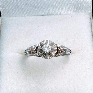 Vintage 18K white gold diamond solitaire ring