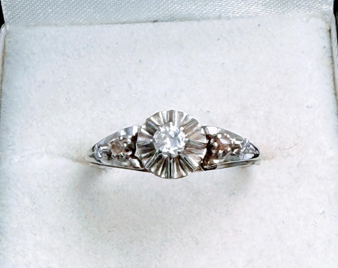 Vintage 18K white gold diamond solitaire ring
