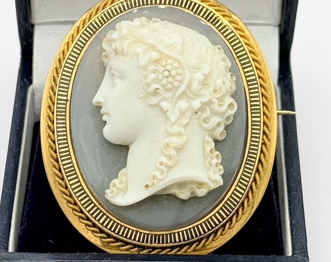 Vintage large agate cameo brooch on 18K gold