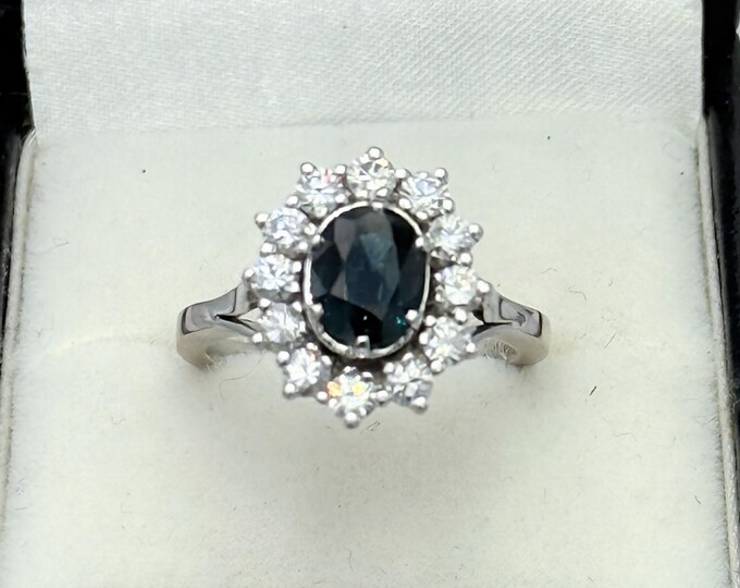 Bague pompadour en or gris serti de saphir et diamant
