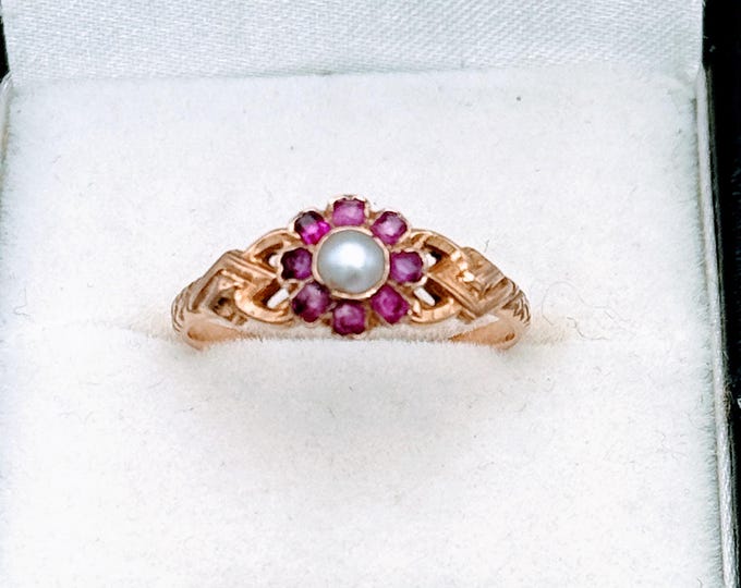 Antique ruby and pearl flower ring in 18K gold