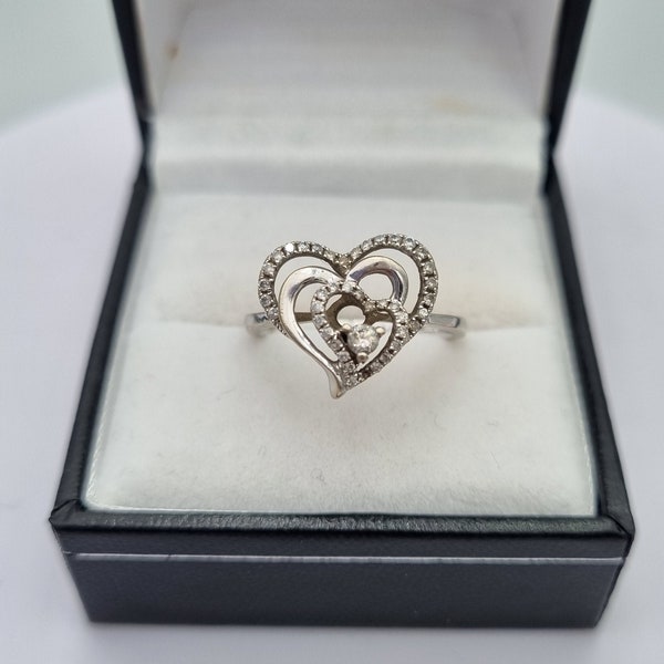 Bague vintage or gris 18K en forme de coeur avec diamants