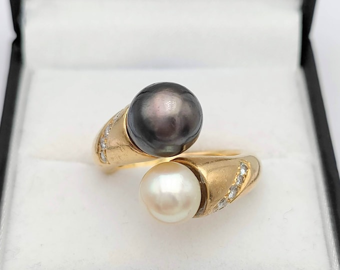 Heavy vintage pearl and diamond 18K gold ring