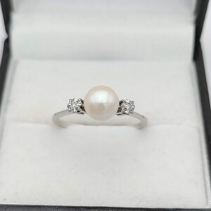 Vintage 18K gold pearl and diamond ring