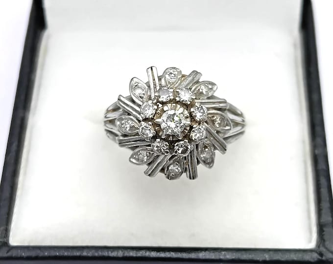 Vintage diamond cluster ring in 18K gold