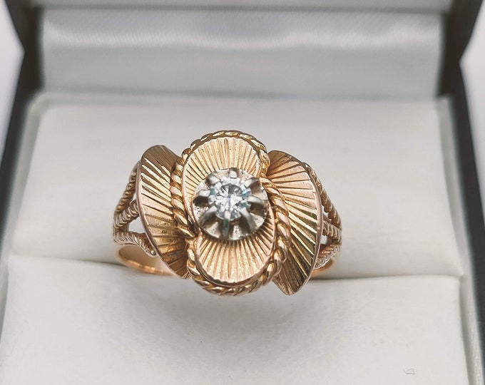 1940s French 18K gold stylised flower ring with diamond