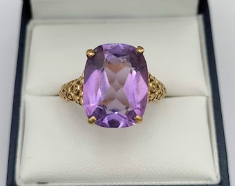 Vintage ornate amethyst 18K gold ring